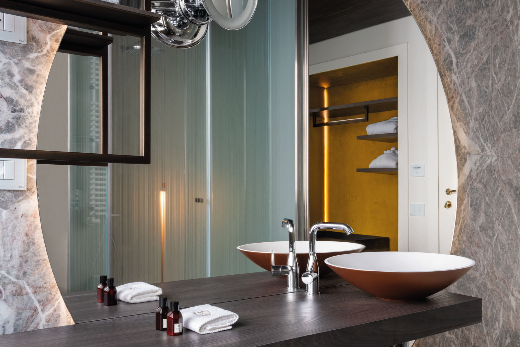 bagno di design della junior suite del Grand Hotel Duchi d'Aosta.