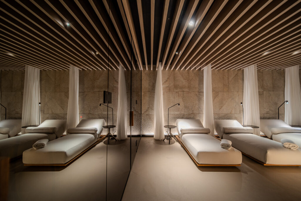 Pool entrance for two people