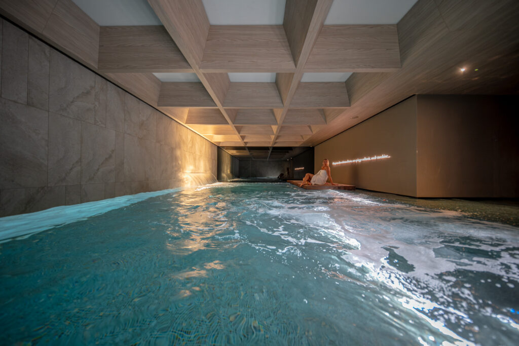 Pool entrance for two people