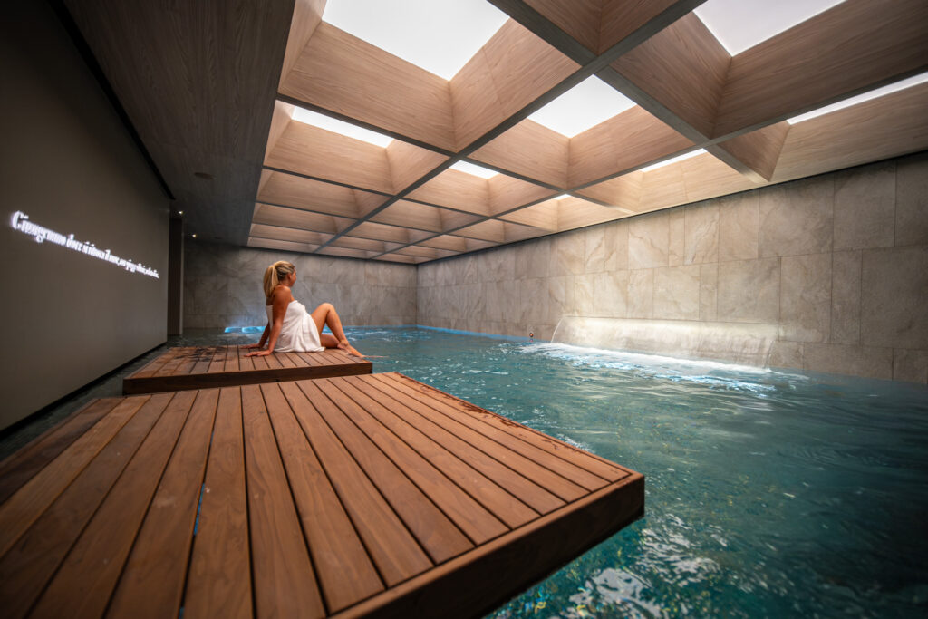 Pool entrance for two people